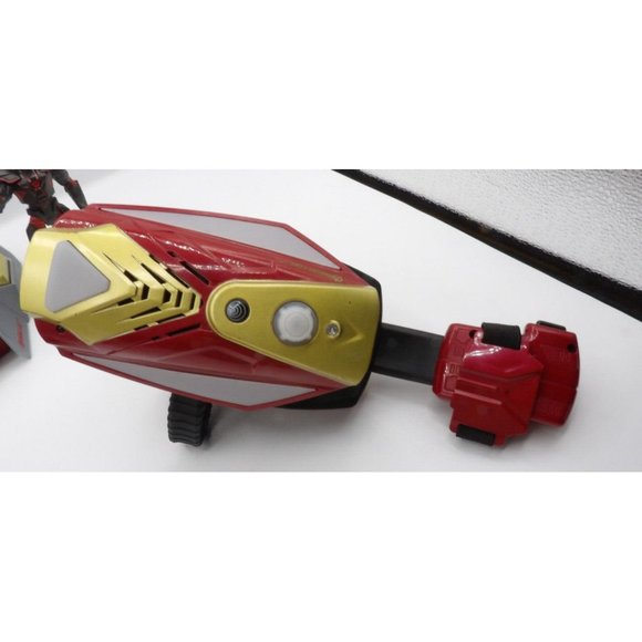 Playmation Marvel Avenger Repulsor Starter Pack Works Captain Ammerica Red Skull - Picture 4 of 4